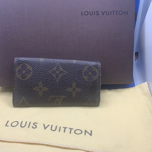 🤎 🤎 🤎 Louis Vuitton Monogram signature design LV Logo 4 key holder 22 - Picture 3 of 9